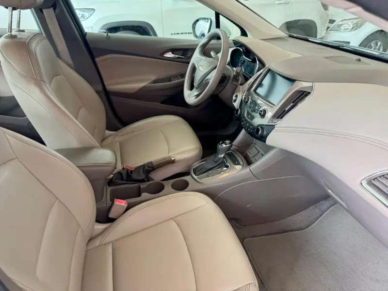 Cruze Sedan - Foto