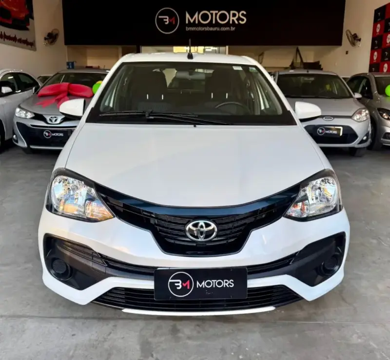 Etios Hatch - Foto