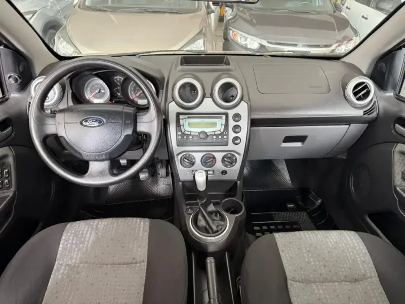 Fiesta Sedan - Foto