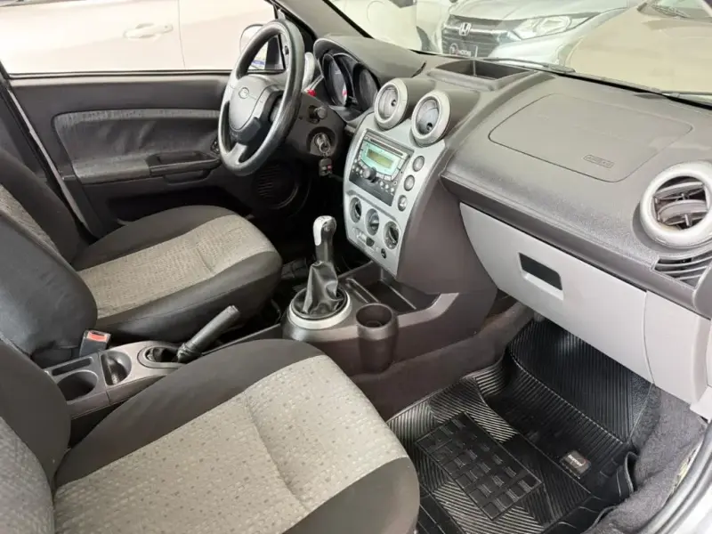 Fiesta Sedan - Foto