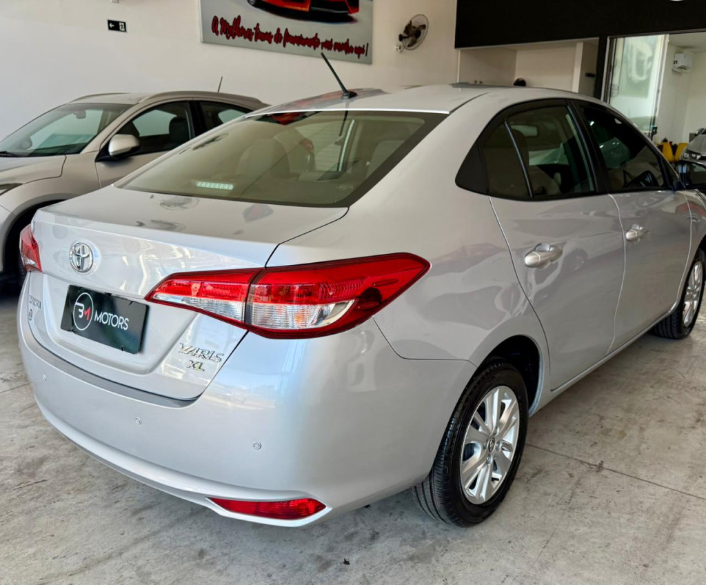 Yaris Sedan - Foto