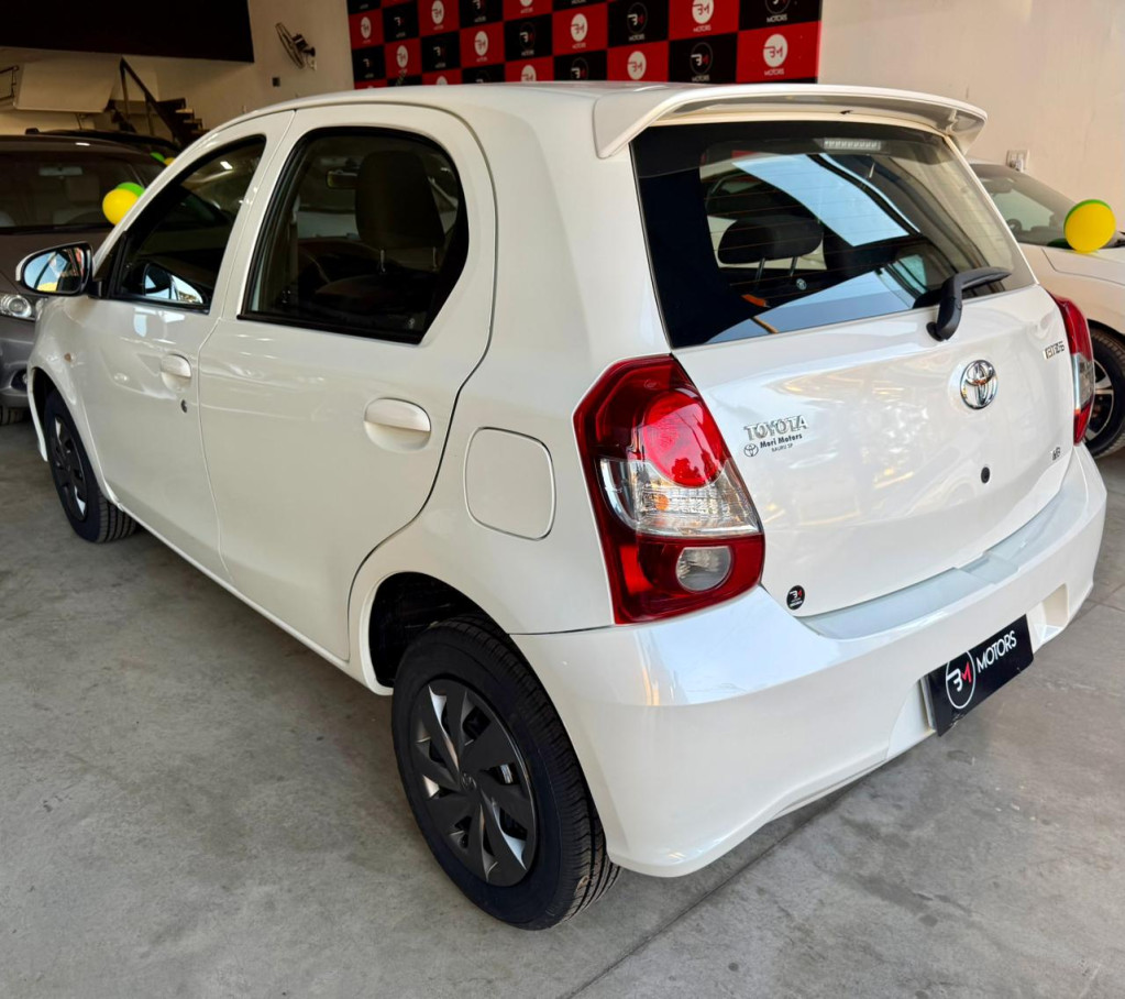Etios Hatch - Foto
