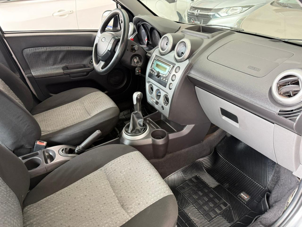 Fiesta Sedan - Foto