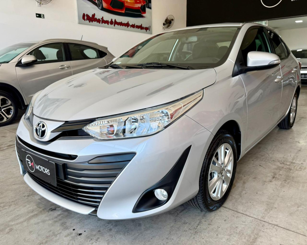Yaris Sedan - Foto