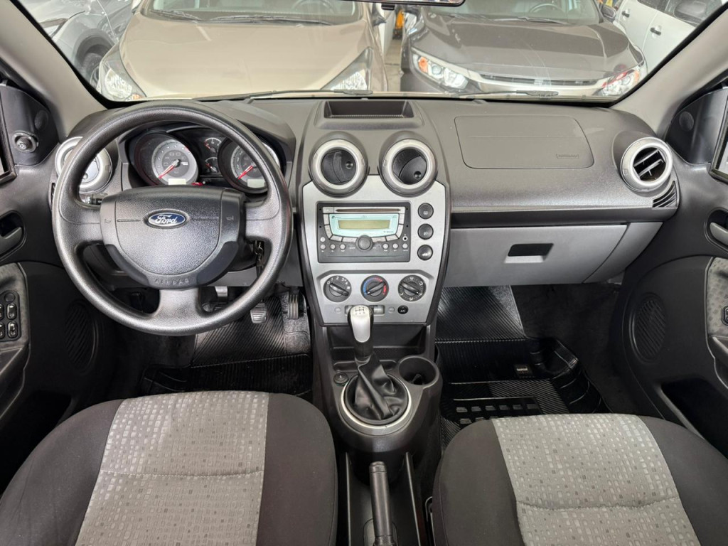 Fiesta Sedan - Foto