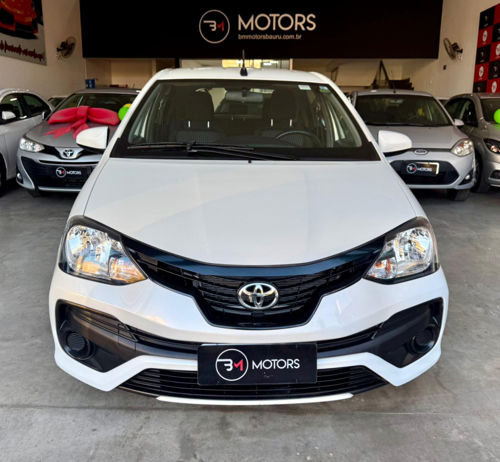 Etios Hatch - Foto