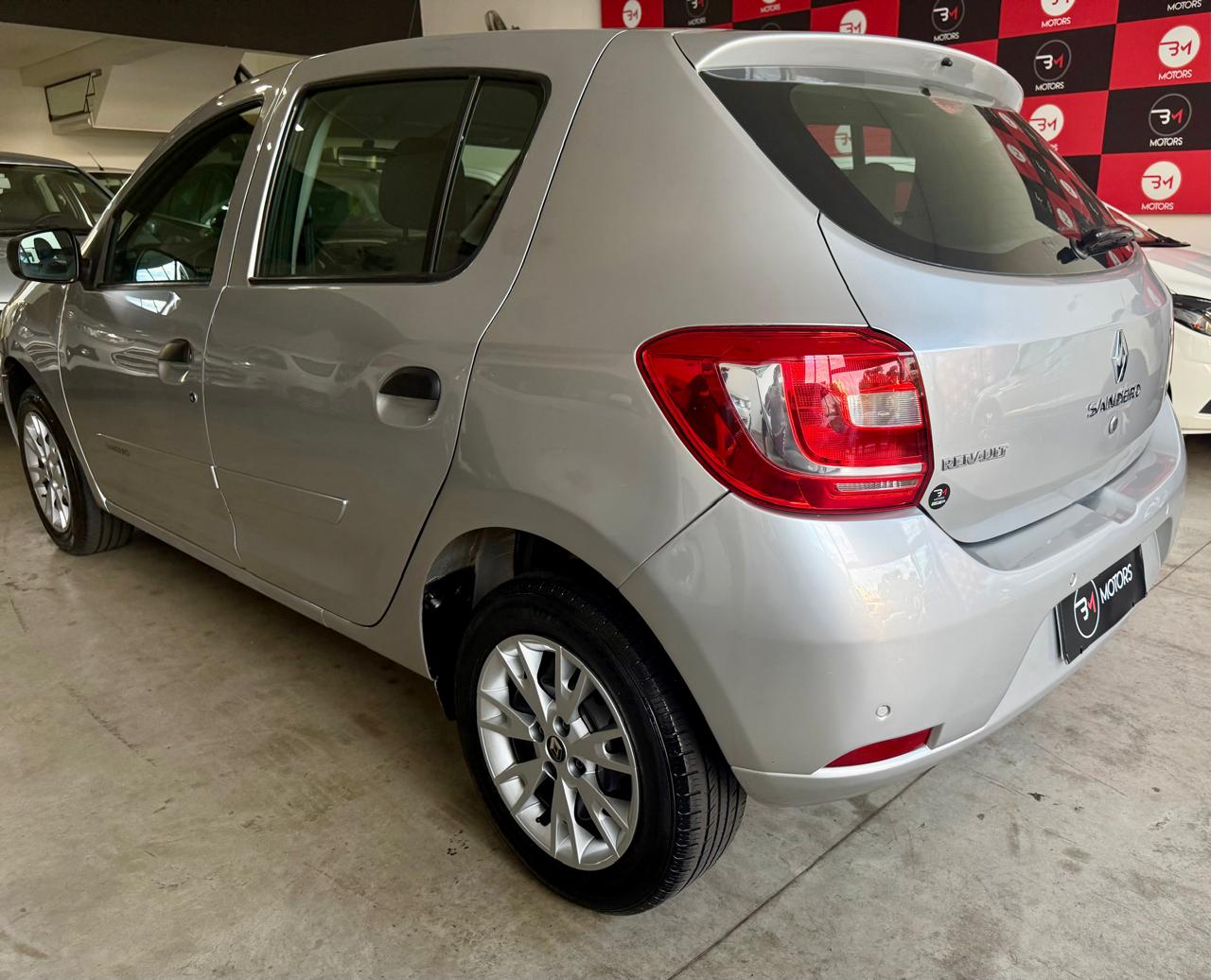 Sandero - Foto