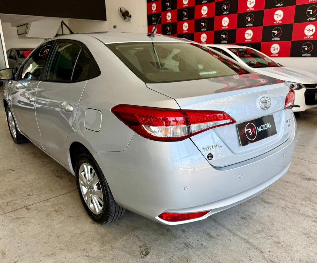 Yaris Sedan - Foto