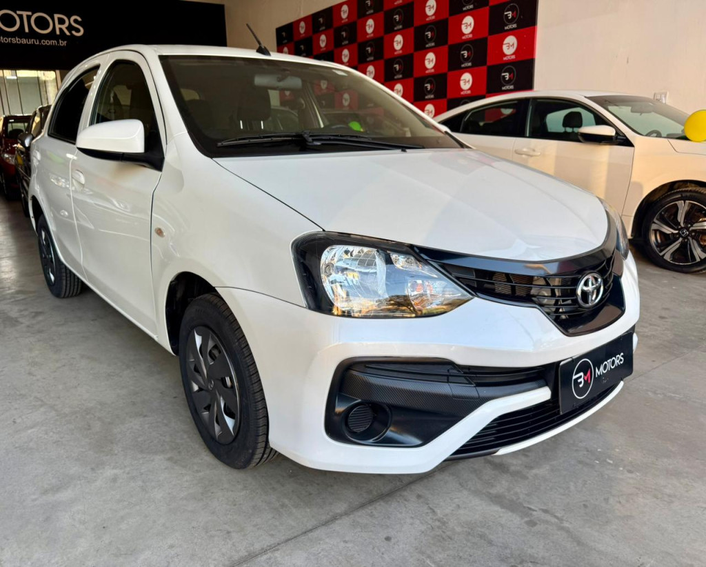 Etios Hatch - Foto